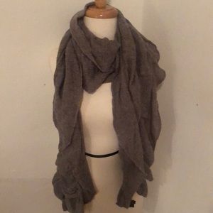 Grey Ruffled Scarf 🧣💝